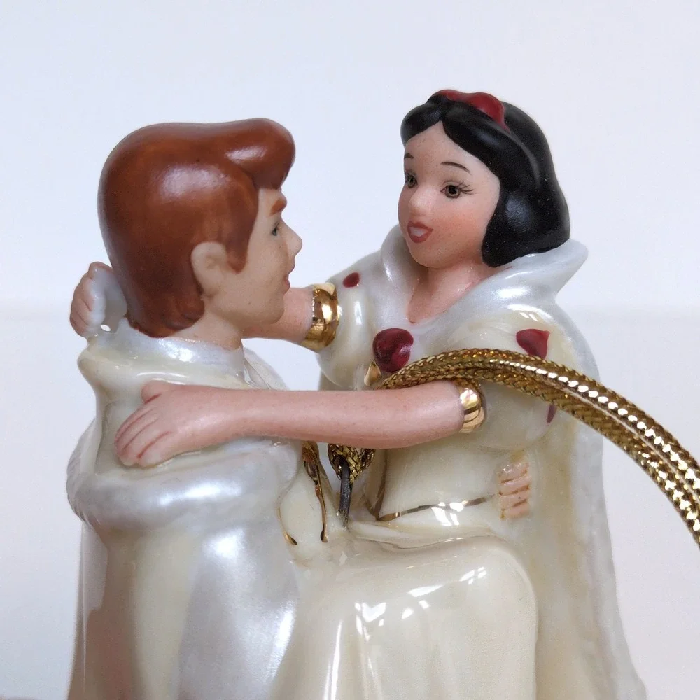 Vtg Disney Ornament‎ Snow White & Prince Charming Dancing Porcelain 4.5in